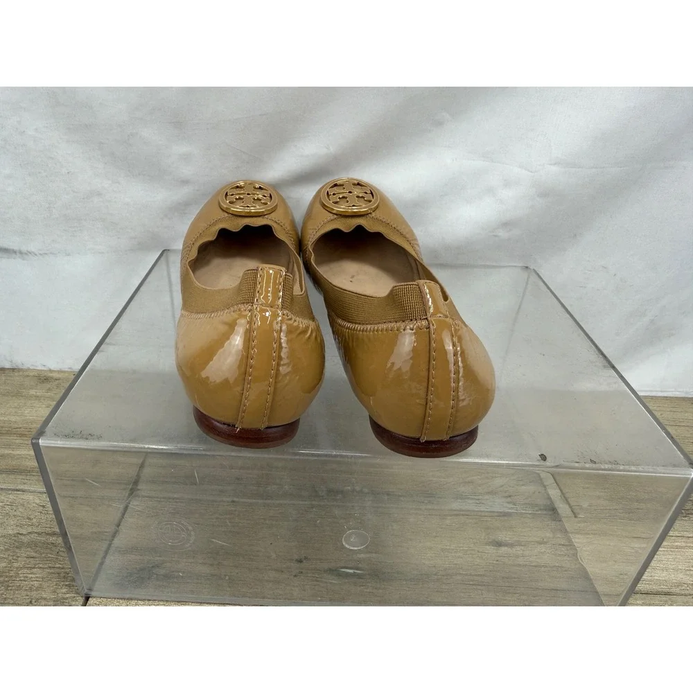 Tory‎ Burch Reva Ballet Flats Tan Patent Leather Gold Logo Medallion 7.5M